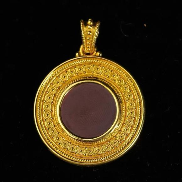 Horizontal Enchère Etruscan Revival 22K Gold Carnelian Intaglio Pendant