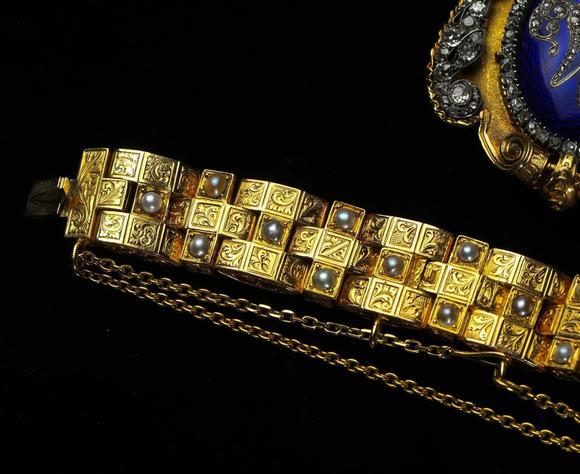 Horizontal Enchère Napoleon III Detachable Guilloché Enamel Diamond Gold Bracelet