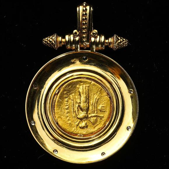 Horizontal Enchère Etruscan Revival Granulated Gold Athena Ancient Coin Pendant