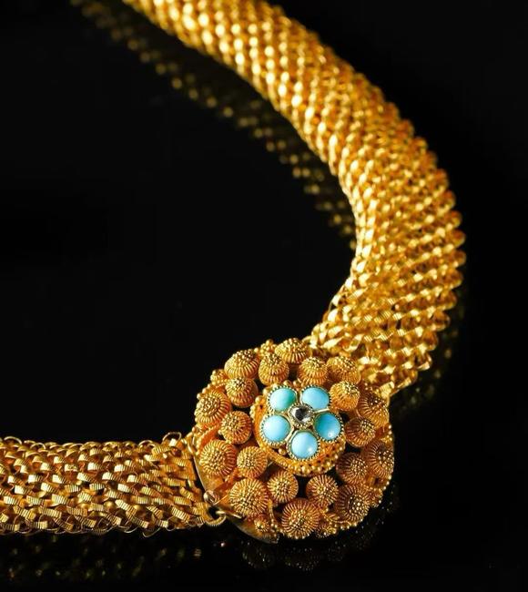 Horizontal Enchère Georgian French Bespoke Etruscan Revival Granulated Gold Parure (Necklace & Earrings)