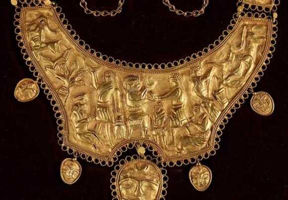 Horizontal Enchère Magnificent Achaemenid Persian Repoussé Gold Figural Collar Necklace