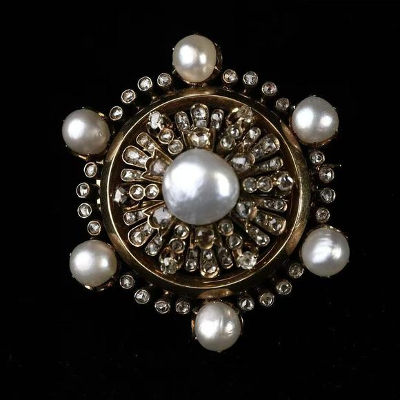 Horizontal Enchère Napoleon III Bespoke Gold Mesh Natural Pearl & Diamond Parure
