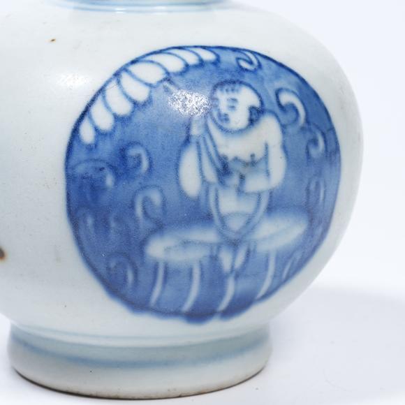 弘楊株式會社青花持蓮?fù)有」? style=