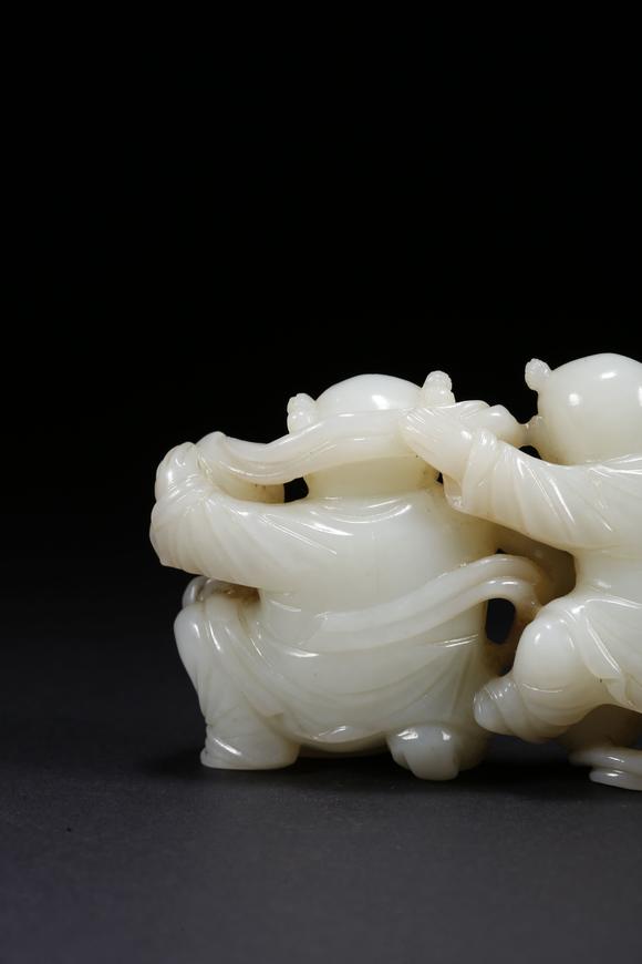 弘楊株式會(huì)社和田玉雕雙童子形擺件