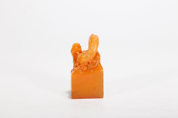 弘楊株式會(huì)社壽山田黃石雕龍鈕印章