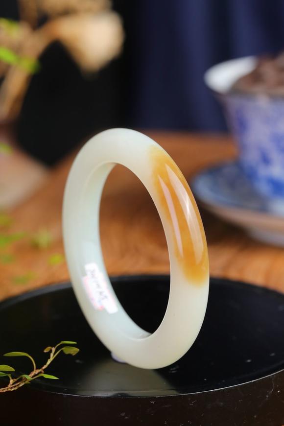 北京唐潮拍賣有限公司腕間柔情·手鐲精品和田玉且末