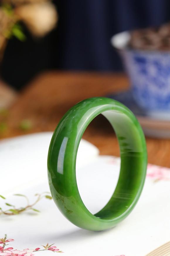 北京唐潮拍賣(mài)有限公司碧色蕩漾·輪胎手鐲精品和田玉碧玉
