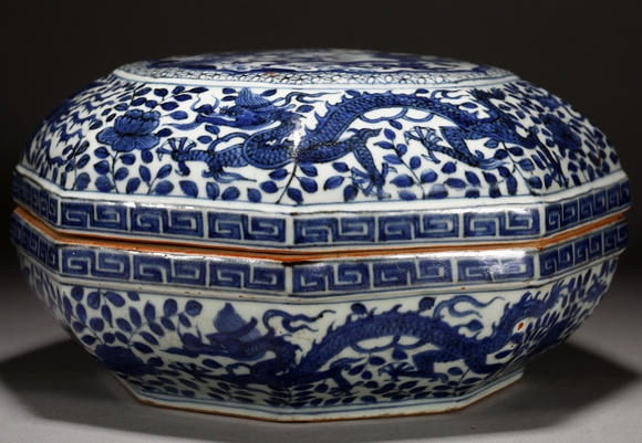 三杉美術(shù)明萬曆 青花龍鳳紋八角蓋盒