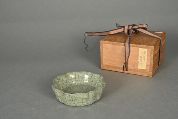 三杉美術(shù)哥窯米黃釉葵口花形洗