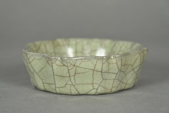 三杉美術(shù)哥窯米黃釉葵口花形洗