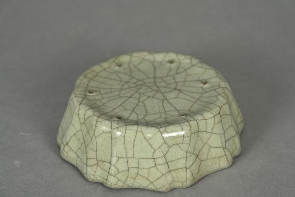 三杉美術(shù)哥窯米黃釉葵口花形洗