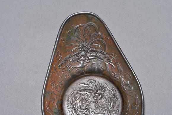 三杉美術(shù)帶銘文錫茶托五客