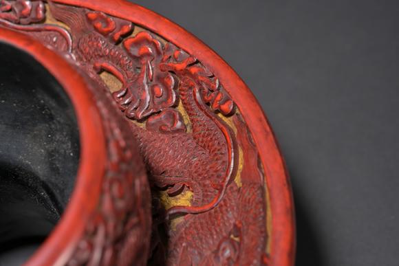 三杉美術(shù)清中期刻龍紋盛臺