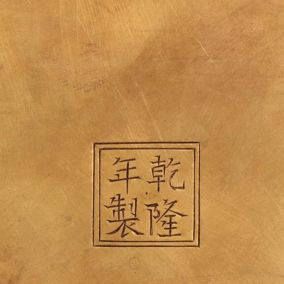 東京共成拍賣(mài)清乾隆掐絲琺瑯碧玉燭臺(tái)一對(duì)