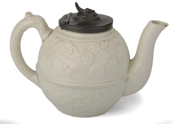 Duke's Auctions Lot 22 A PAIR OF BLANC DE CHINE MUGS AND COVERS