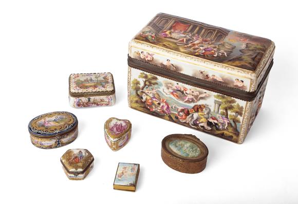 Duke's Auctions Lot 26 A COLLECTION OF CONTINENTAL PORCELAIN BOXES