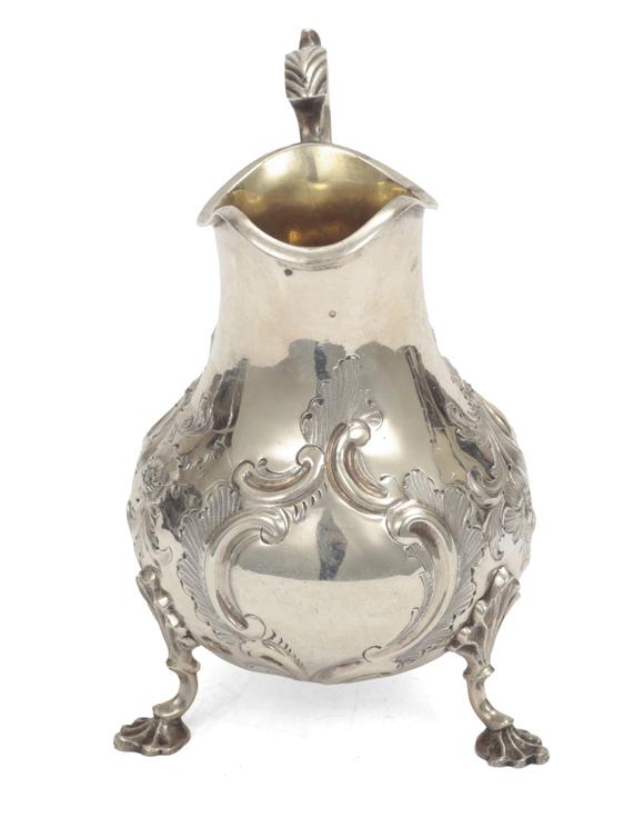 Duke's Auctions Lot 86 A VICTORIAN SILVER MILK JUG