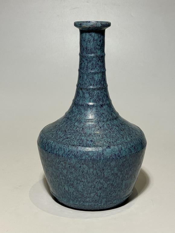 TrésOrs de ParisVase à long col à anneaux gla?age flammé, 18 siècle