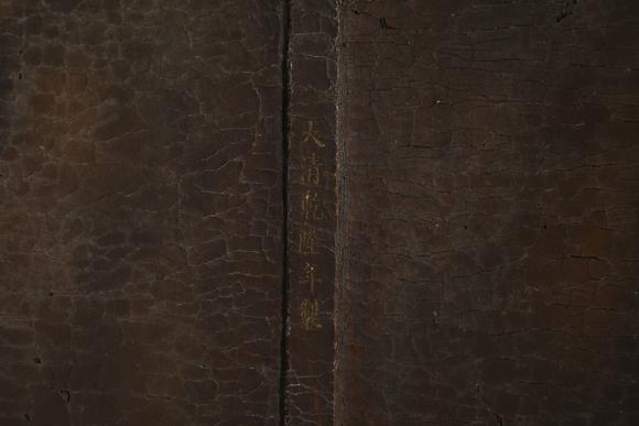 TrésOrs de ParisPlateau d’étude chinois ancien en bois et laque à fleurs, 17–19 s.