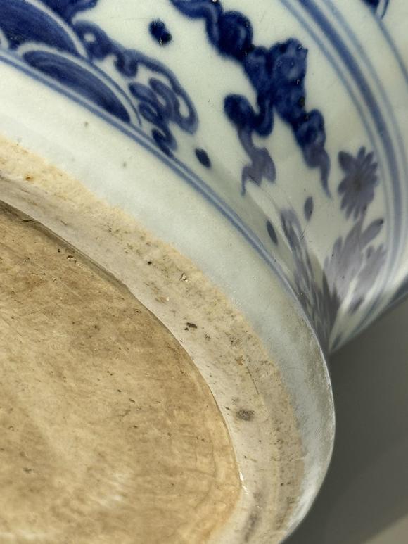 TrésOrs de ParisGrand jarre bleu à dragons, 17 siècle