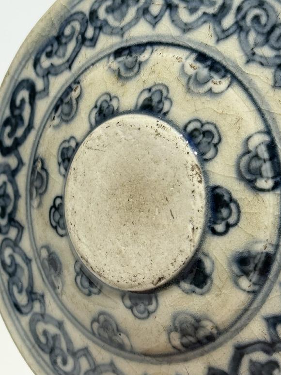 TrésOrs de ParisCouvercle rond bleu à personnages, 17–18 siècle