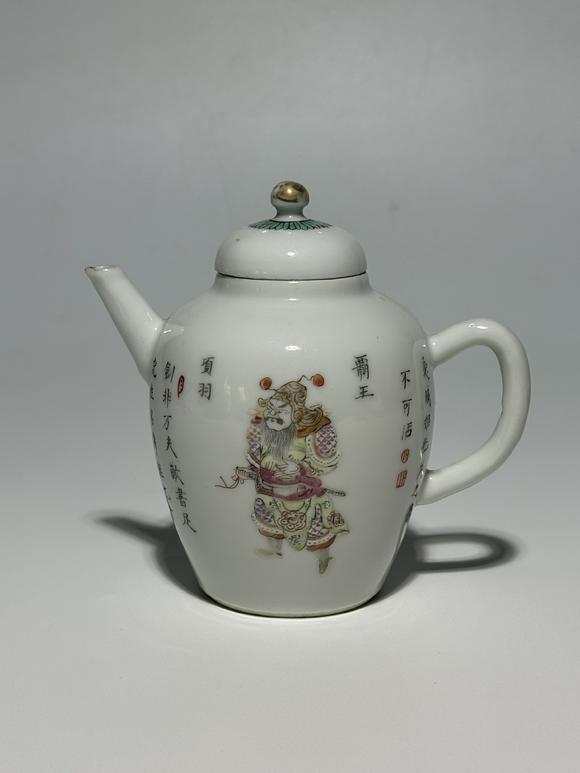TrésOrs de ParisThéière famille rose à portrait de Xiang Yu, 19–20 siècle