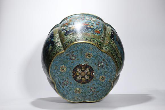 TrésOrs de ParisGrand bac cloisonné chinois ancien à oiseaux et fleurs, 18–19 s.