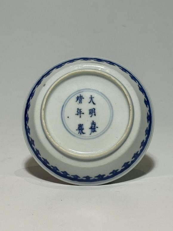 TrésOrs de ParisPetit plat bleu et rouge à poisson, 18–19 siècle