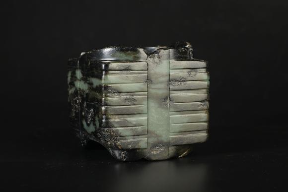 TrésOrs de ParisCong en jade vert chinois ancien à stries horizontales, 33–23 av. J.-C.
