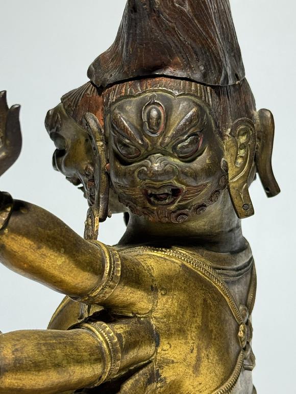 TrésOrs de ParisStatue six bras Mahakala bronze doré, 18 siècle