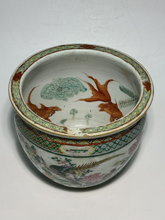 TrésOrs de ParisGrand bac à poissons famille verte à faisans et pivoines, 19–20 siècle