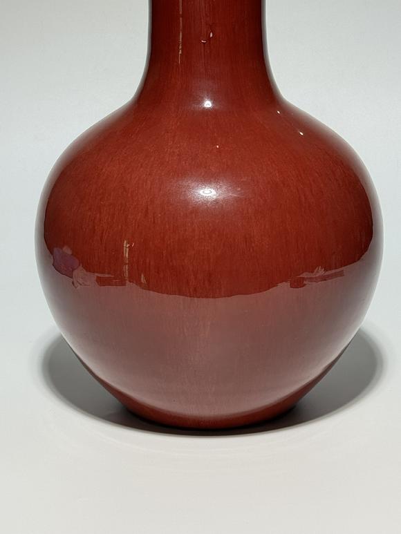 TrésOrs de ParisVase Tianqiuping rouge flammé uni, 18–19 siècle