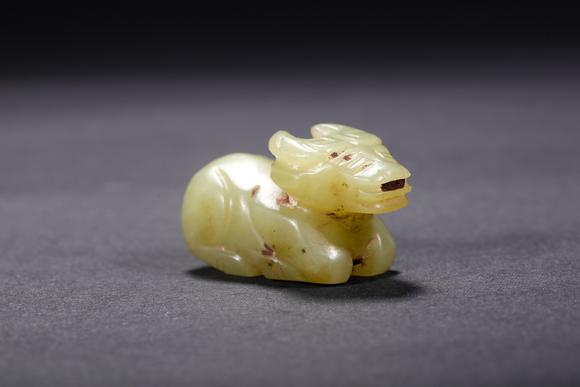 SEAVIEW AUCTIONS PTY LTDA Yellow Jade Recumbent Ox Sculpture with Carved Horns, 11th–8th BCE