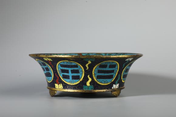 SEAVIEW AUCTIONS PTY LTDA Cloisonne Enamel Tripod Basin with Trigram Medallions, 18th CE