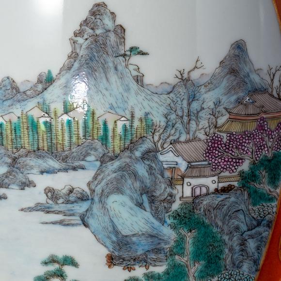 大阪國際民國 粉彩山水花繪文瓶