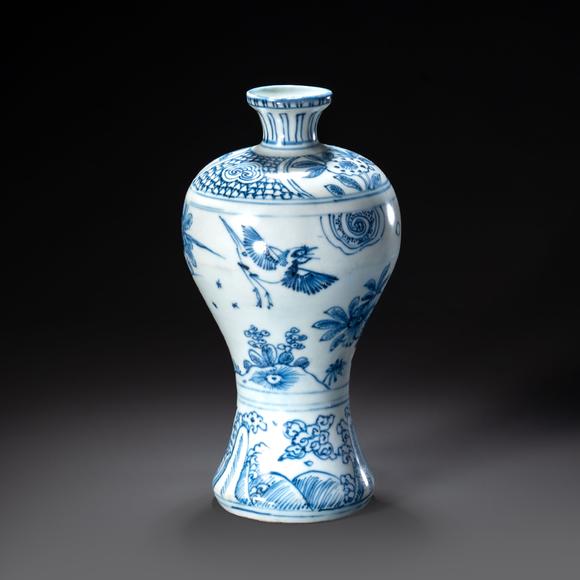 大阪國(guó)際明 古染付花鳥(niǎo)文梅瓶