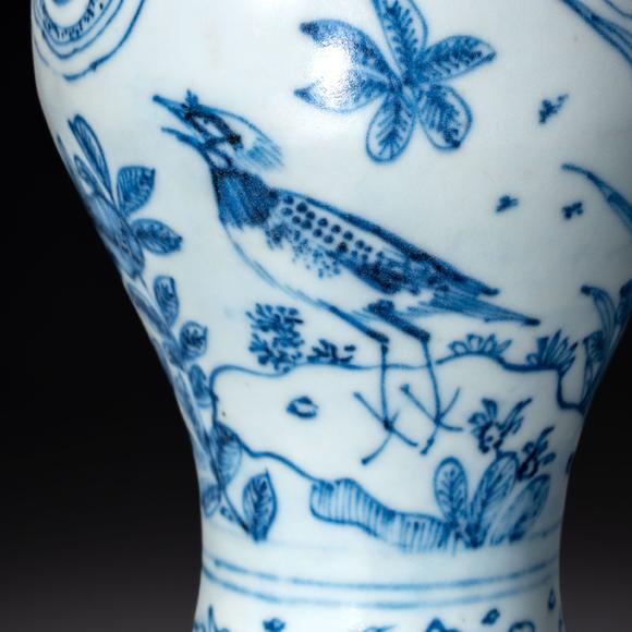 大阪國(guó)際明 古染付花鳥(niǎo)文梅瓶