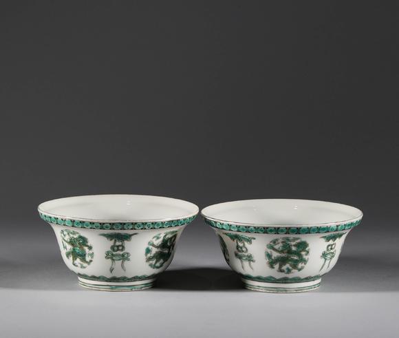 吉本株式會(huì)社清代，粉彩龍紋碗一對(duì)