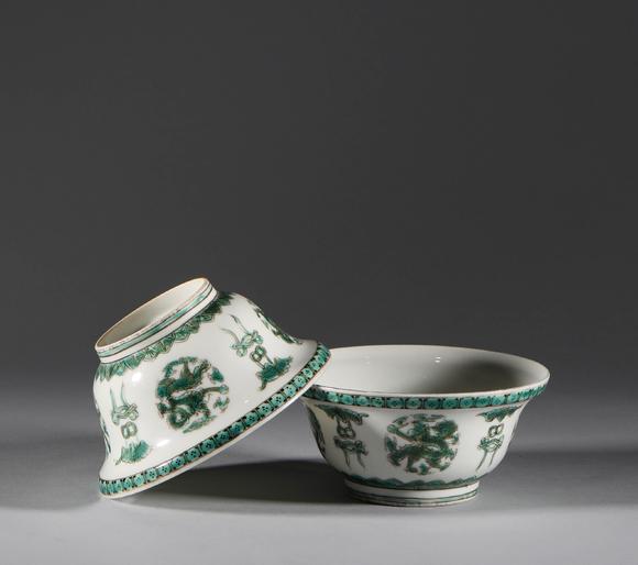 吉本株式會(huì)社清代，粉彩龍紋碗一對(duì)