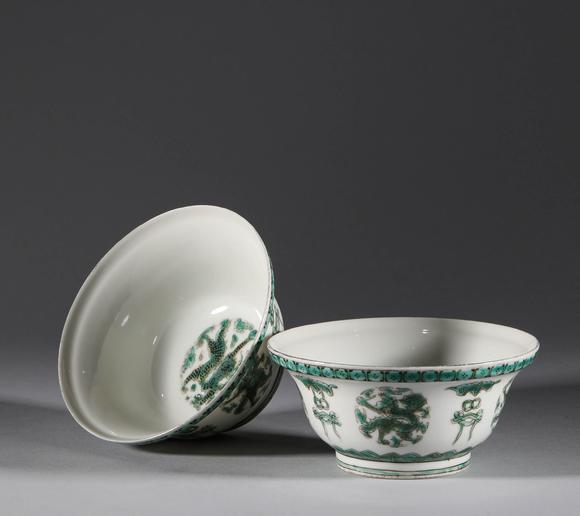 吉本株式會(huì)社清代，粉彩龍紋碗一對(duì)