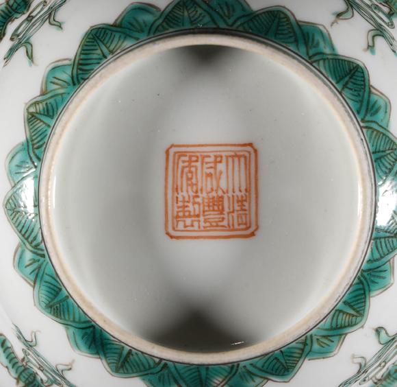 吉本株式會(huì)社清代，粉彩龍紋碗一對(duì)