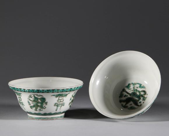 吉本株式會(huì)社清代，粉彩龍紋碗一對(duì)