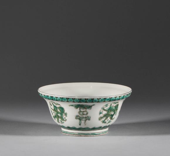 吉本株式會(huì)社清代，粉彩龍紋碗一對(duì)