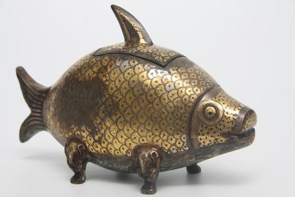 東京蕓術(shù)漢 錯(cuò)金龍魚