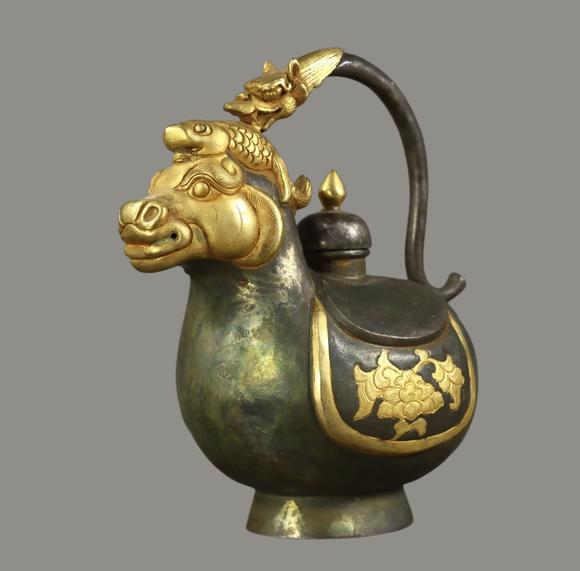 東京蕓術(shù)唐代 龍魚馬頭壺
