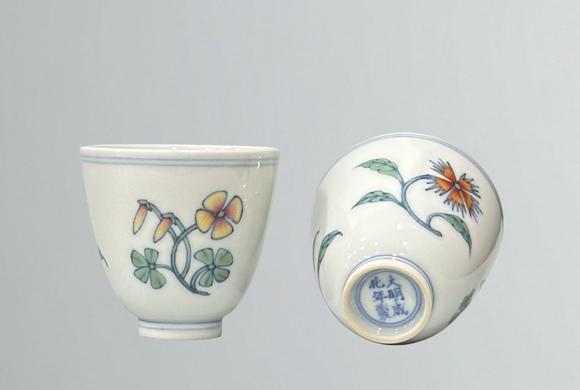 東京蕓術(shù)寄托康熙青花斗彩三秋杯