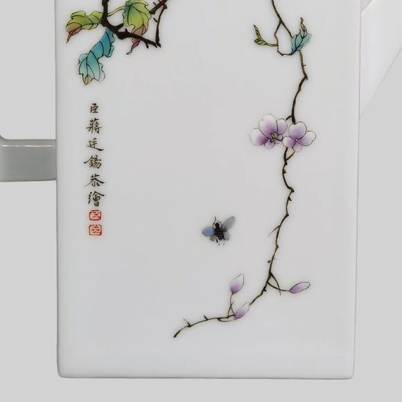 東京蕓術(shù)清蔣廷錫（保合太和）粉彩花鳥草蟲四方茶壺