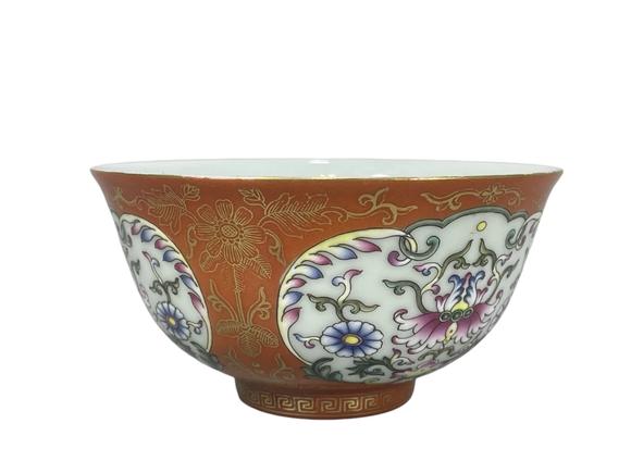 東京蕓術(shù)九畹山房礬紅描金開窗圖案花卉紋碗