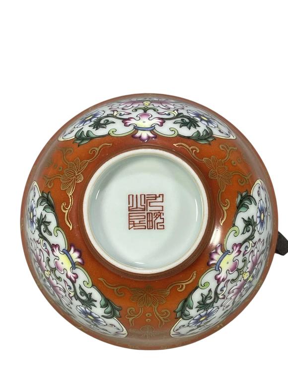 東京蕓術(shù)九畹山房礬紅描金開窗圖案花卉紋碗
