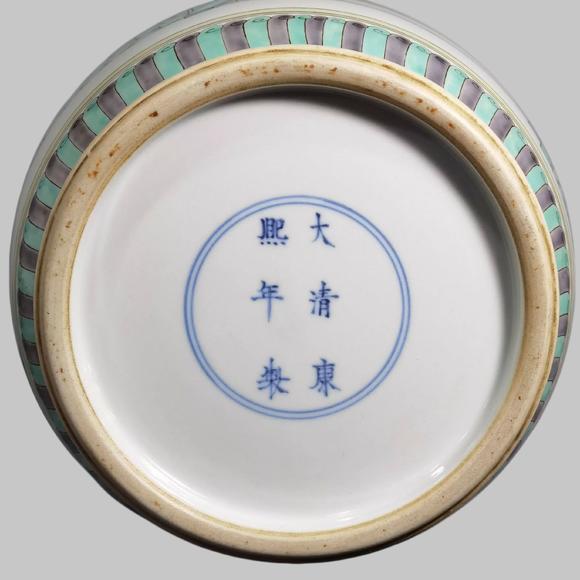 東京蕓術(shù)清康熙五彩十八學(xué)士圖棒槌瓶